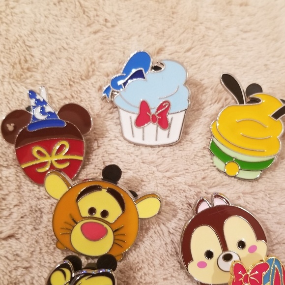 Set of 7 Disney Trading pins. Never used or traded - Picture 2 of 3